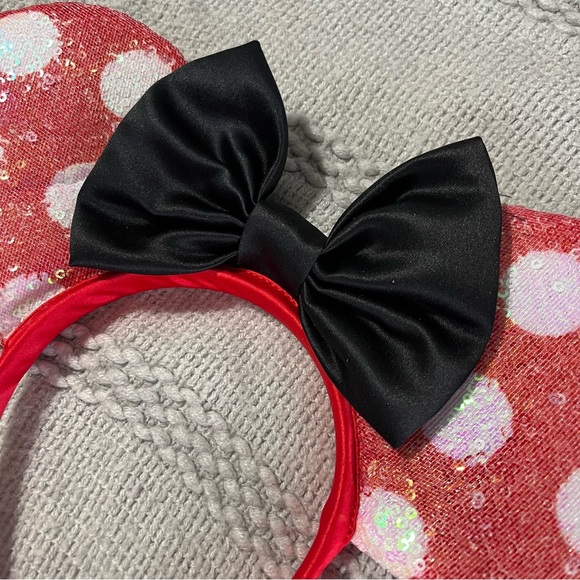 Disney Minnie Mouse Ears Red Polka Dots Sequin Black Bow Headband - Picture 2 of 3